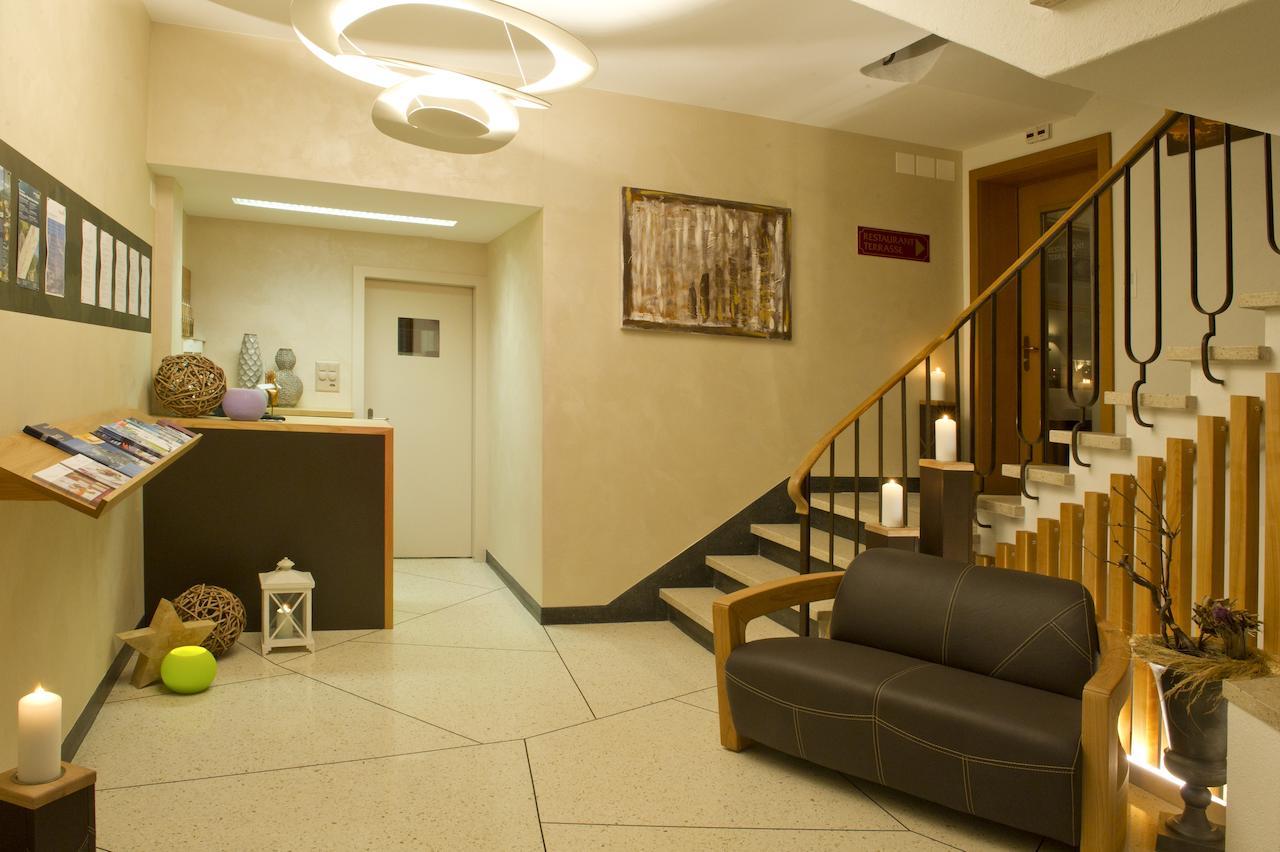 Hotel National Frutigen Cameră foto